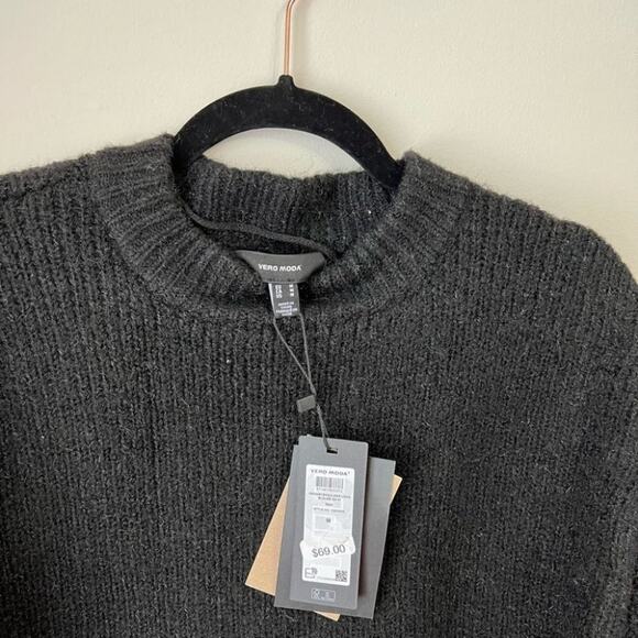 Vero Moda Black Daisy Wide Shoulder Sweater Size Medium - Picture 3 of 5